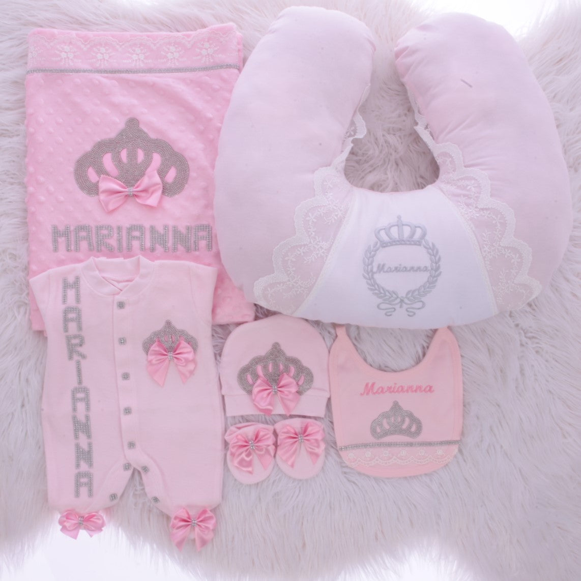 Set nascita bimba con ciambella allattamento