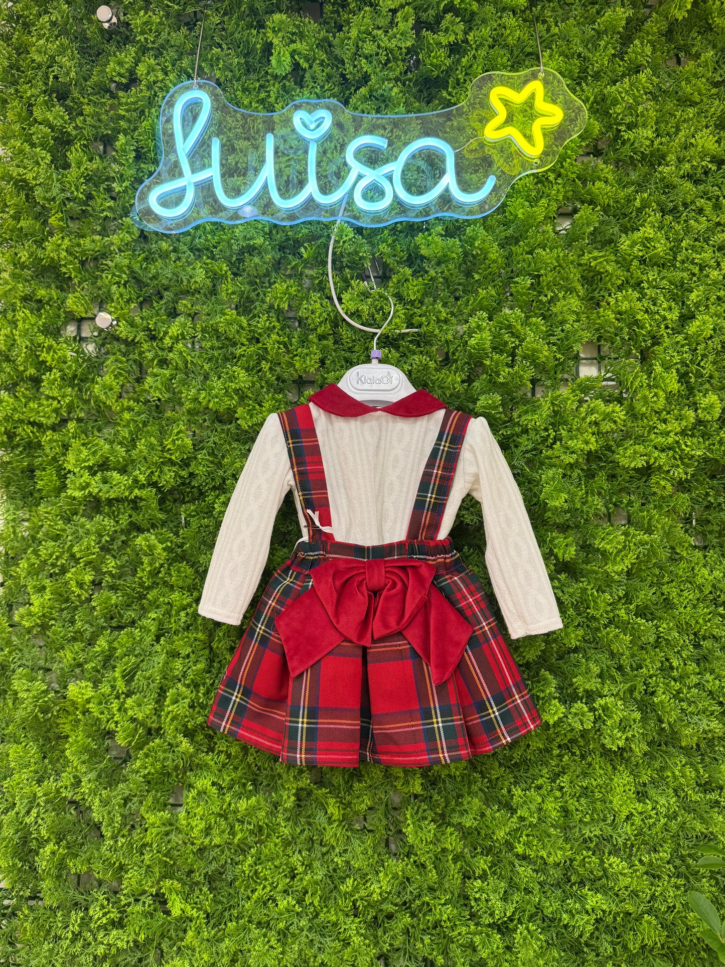 Gonna bretelle con pullover