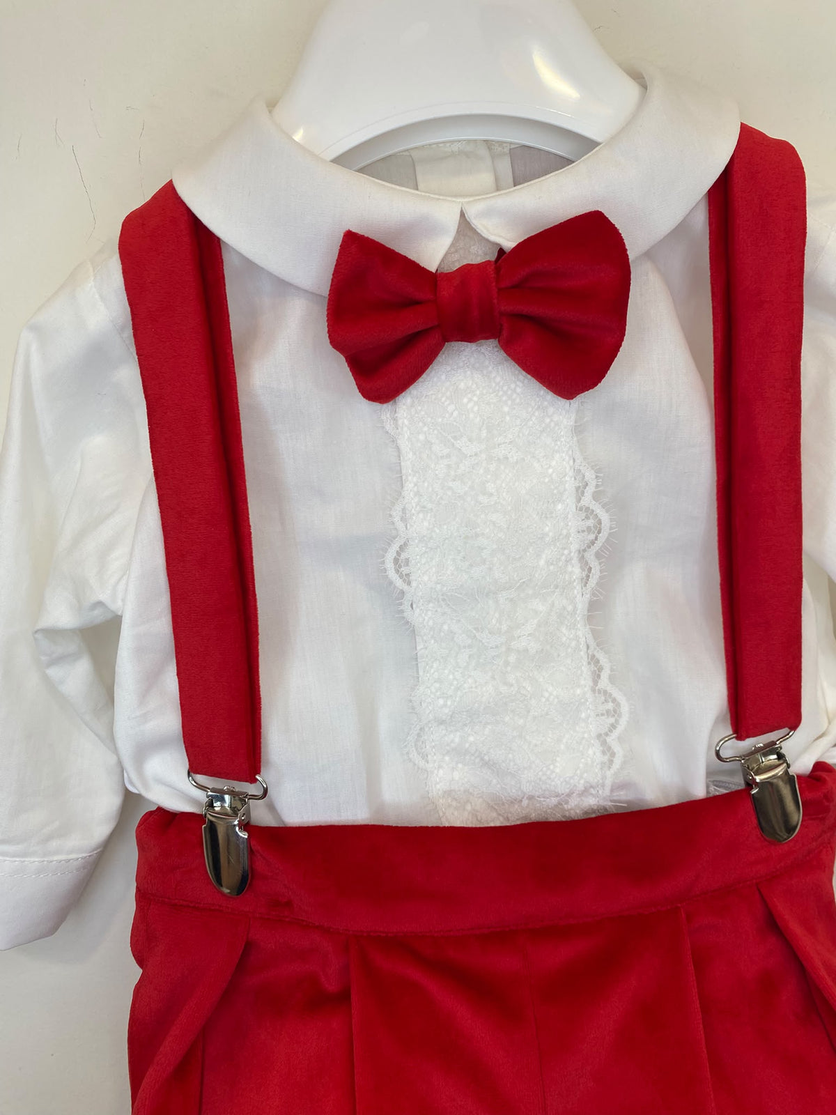 Completo Elegante Bimbo 2 Pezzi in Velluto Rosso con Bretelle e Pizzo 👦✨⭐