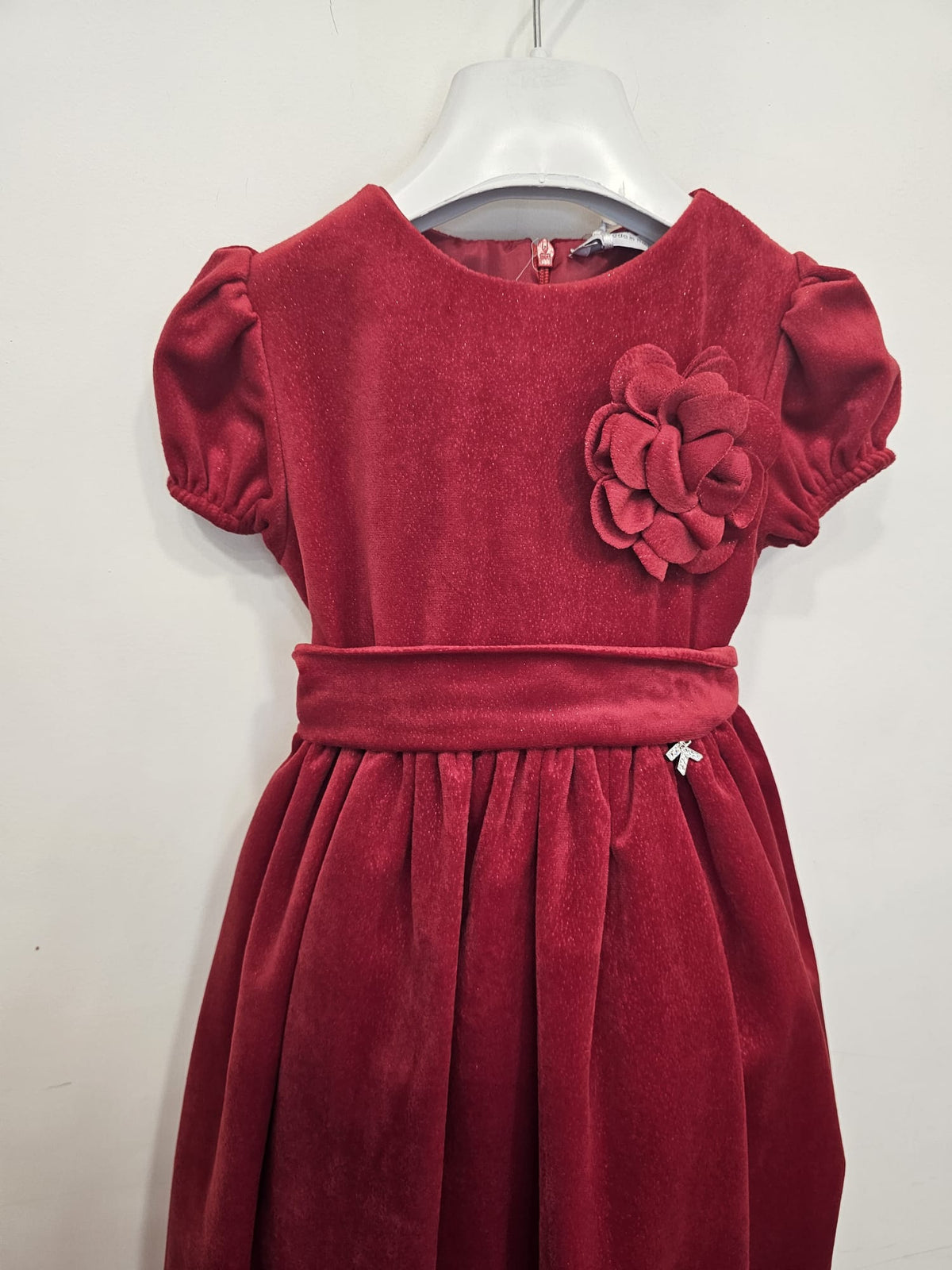 Abito in Velluto Bordeaux con Fiore 3D e Micro-Glitter ✨❤️