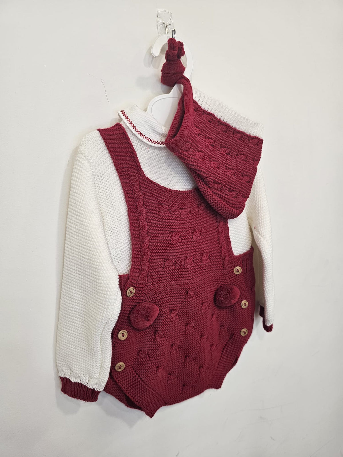 Completo Bimbo 3 Pezzi in Maglia con Salopette e Cappellino 👦✨⭐