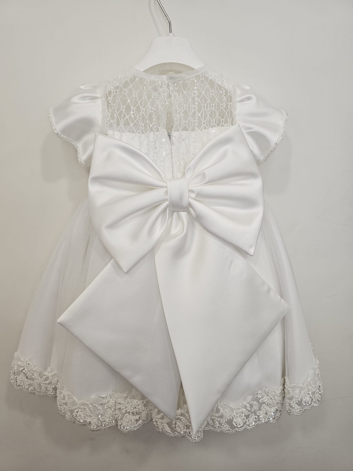 Abito Cerimonia Neonata con Ricami e Maxi Fiocco Posteriore ✨👶