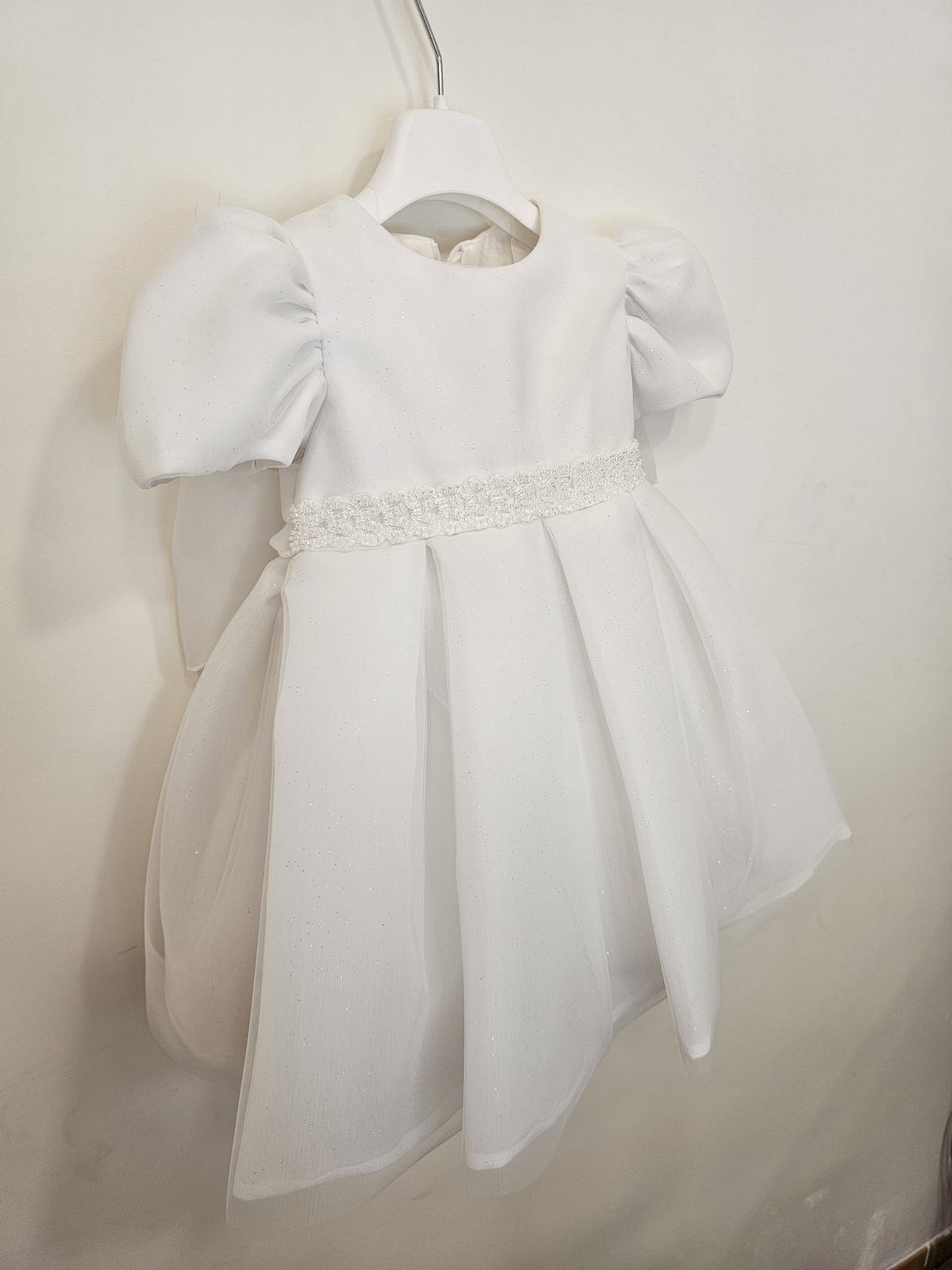 Abito da Cerimonia Bianco con Cintura Perline e Maxi Fiocco ✨👶