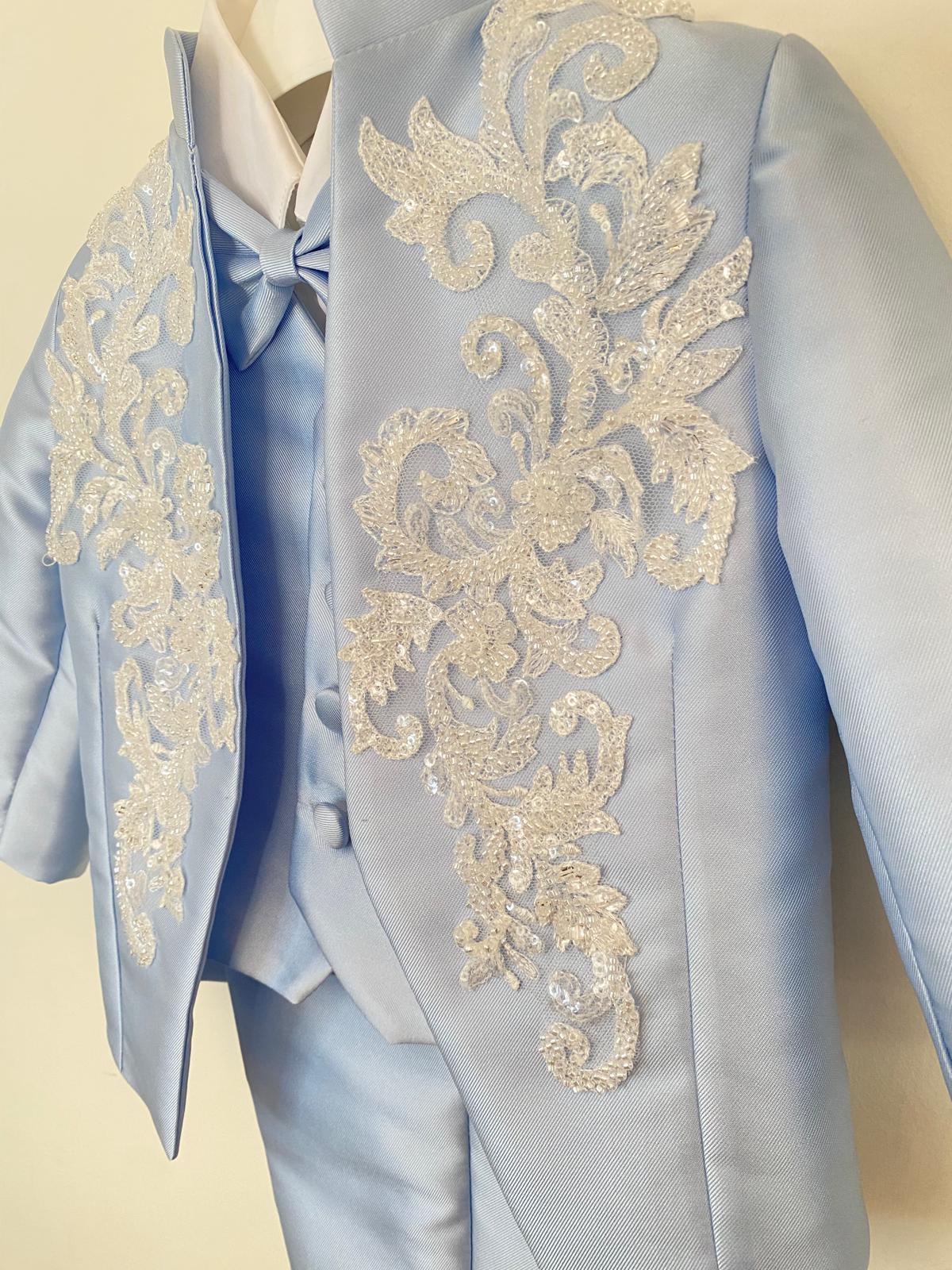 Abito da Cerimonia Bimbo 4 Pezzi Azzurro con Ricami in Pizzo e Perline 👦✨⭐