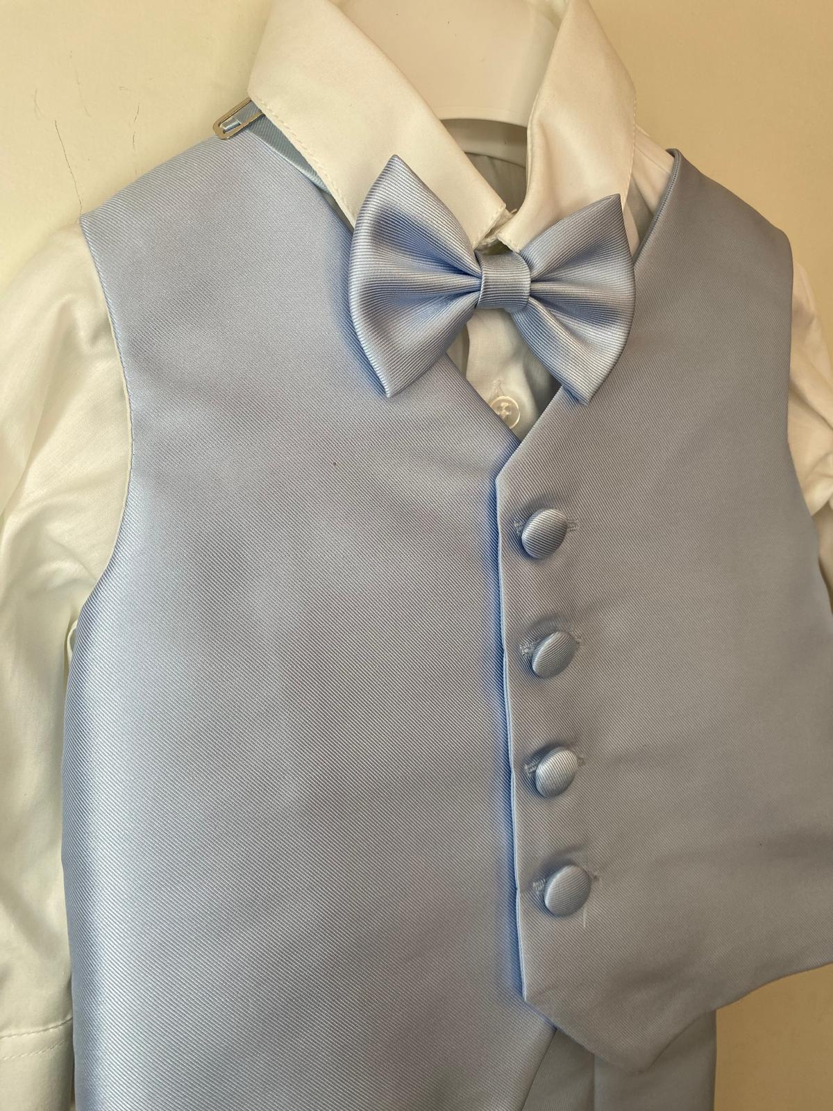 Abito da Cerimonia Bimbo 4 Pezzi Azzurro con Ricami in Pizzo e Perline 👦✨⭐