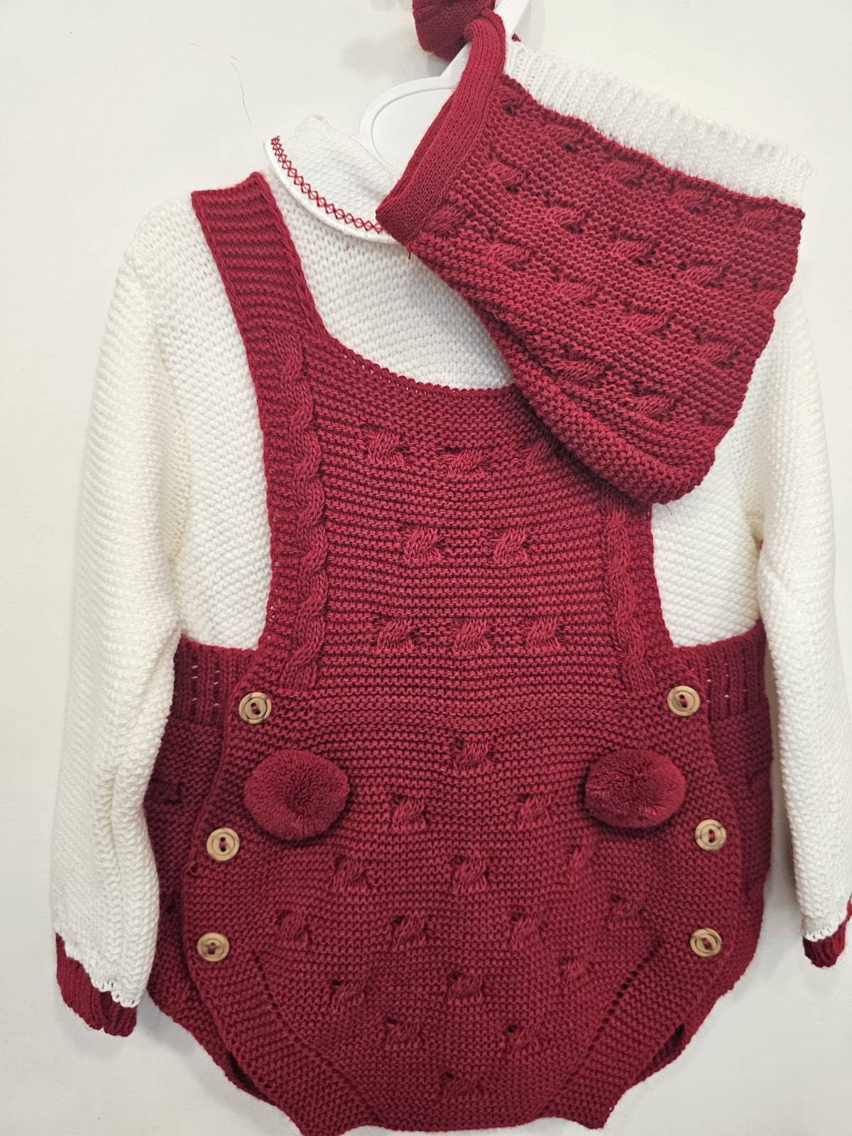 Completo Bimbo 3 Pezzi in Maglia con Salopette e Cappellino 👦✨⭐
