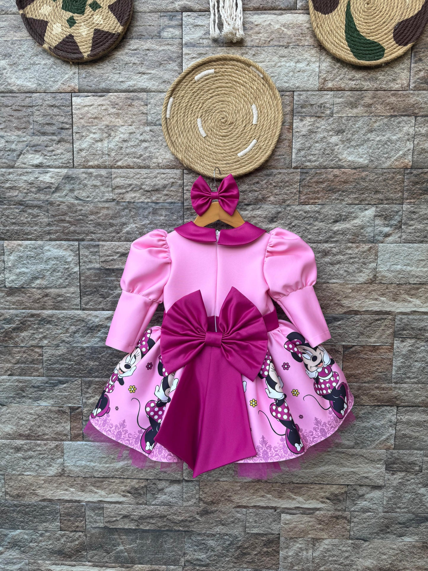 Minnie curiosa